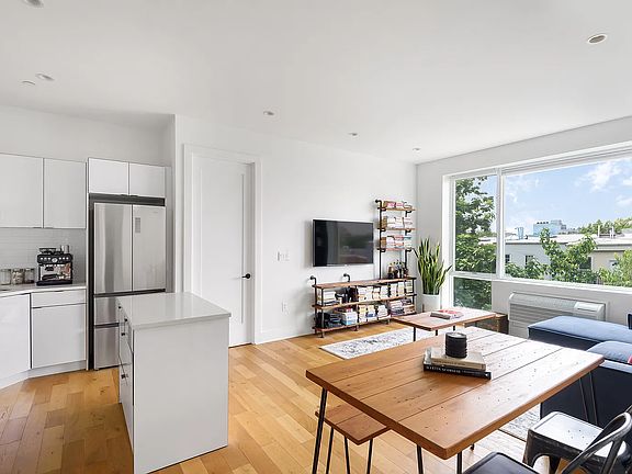 3rd image of 1257 Jefferson Ave #3B