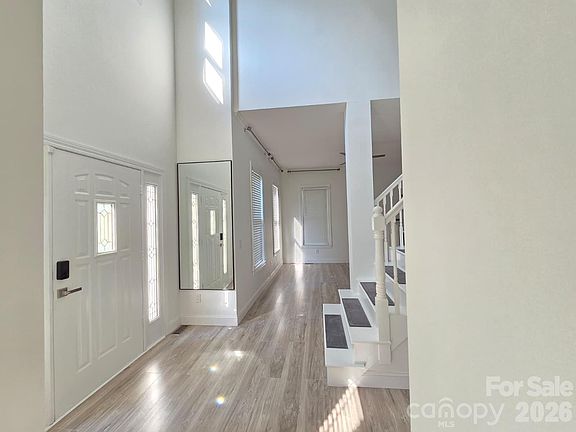 4th image of 919 Danbrook Cir