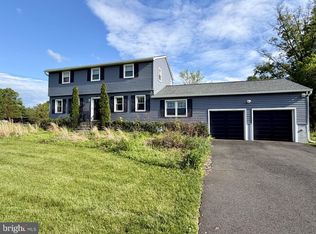 34 Woosamonsa Rd, Pennington, NJ 08534