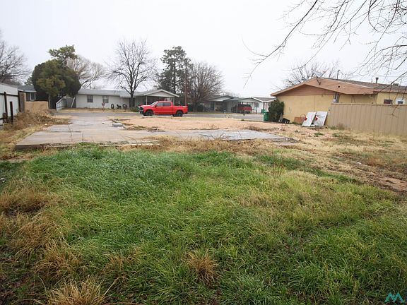 5th image of 401 W Avenue L