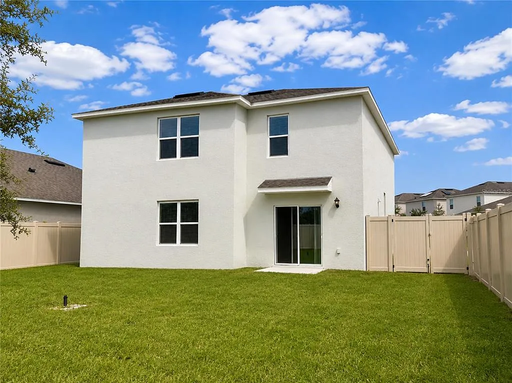 4 bed, 3.0 bath, 2371 sqft, $2,255 — Photo 4