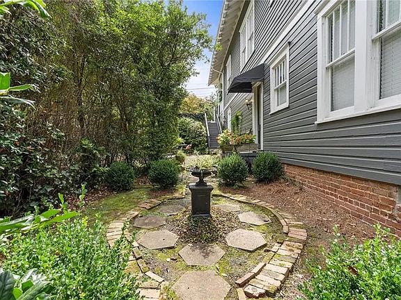 3rd image of 64 17th St NE #1
