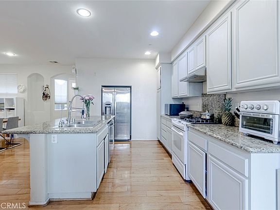 4th image of 25562 Huxley Dr