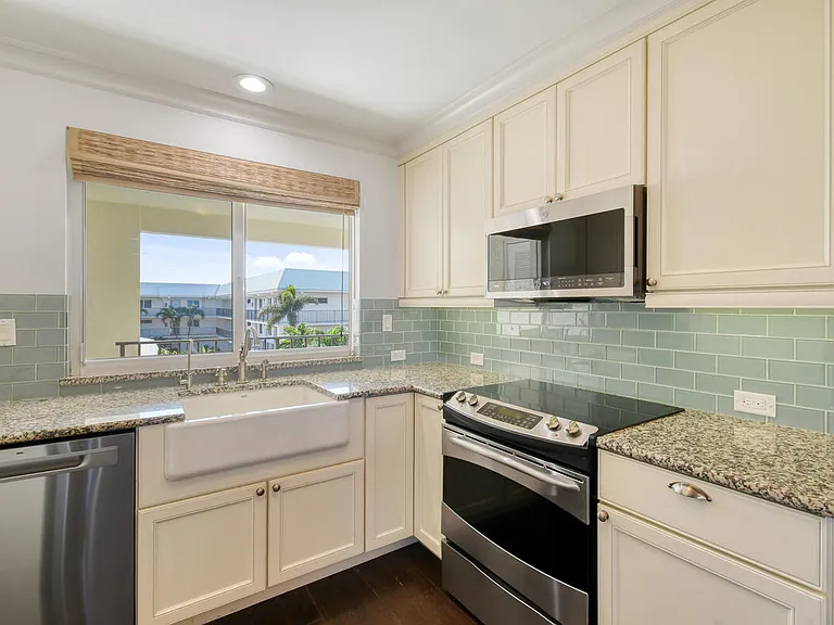 325 Beach Rd #301 — Photo 14