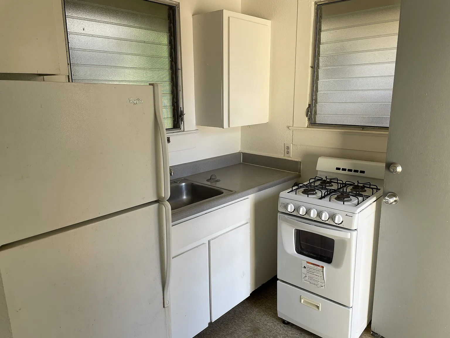 Studio, 250 sqft, $1,400 — Photo 2