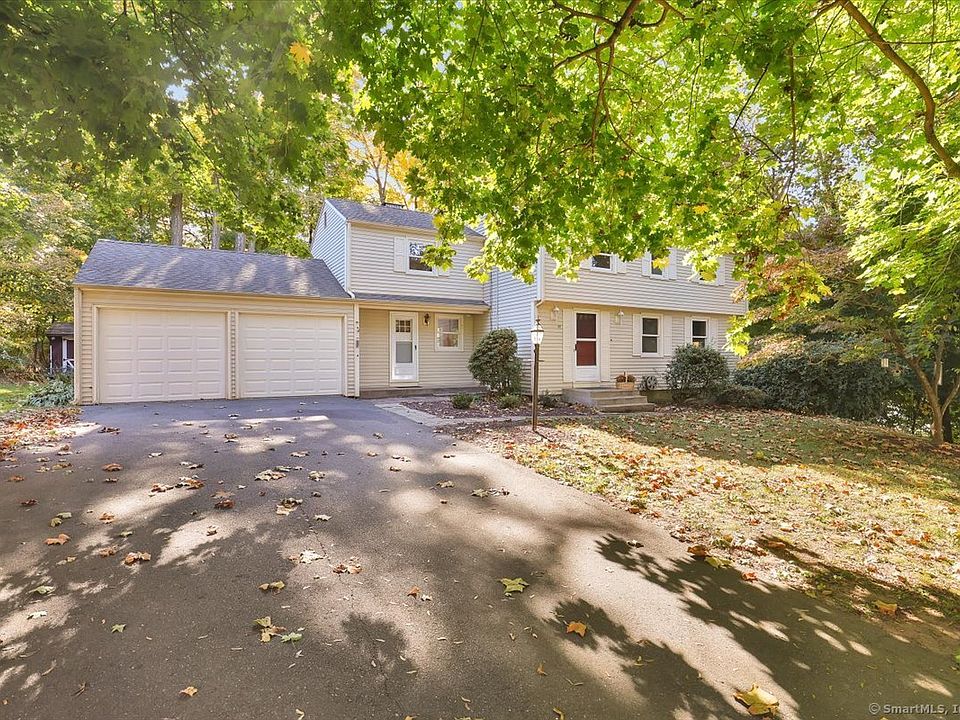 1st image of 22 Lakewood Cir