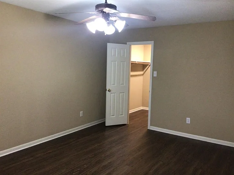 1022 Yorkshire Holw — Photo 13