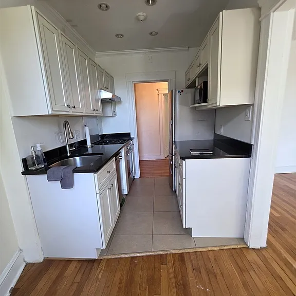 122 Riverway #10 — Photo 5