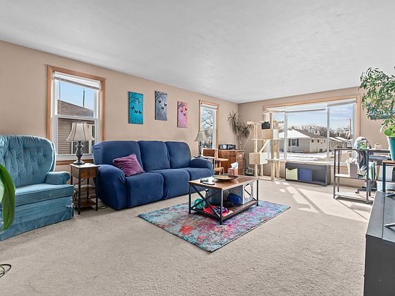 4th image of 920 E Marquette St