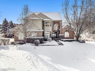 1340 Pond Bluff Way, Brighton, MI 48114