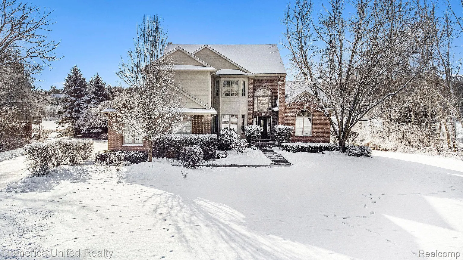 1340 Pond Bluff Way photo 1
