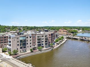 10 W Illinois St #4B, St. Charles, IL 60174