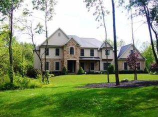 11825 Starbush Ct, Chagrin Falls, OH