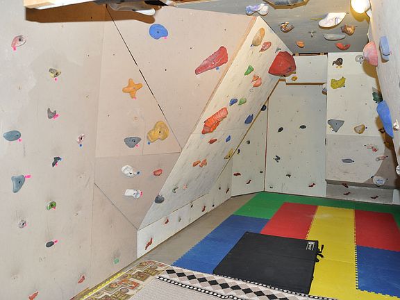 Basement climbing cave