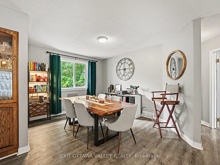 11 Maple Dr — Photo 4