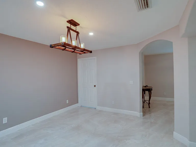 633 Spring Oaks Blvd — Photo 9