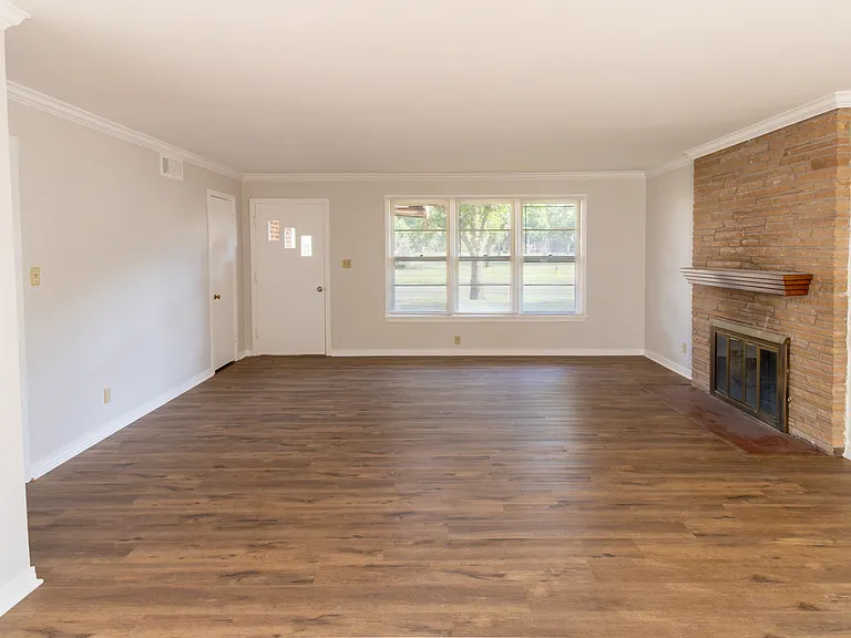 2400 Hampstead Ln — Photo 5