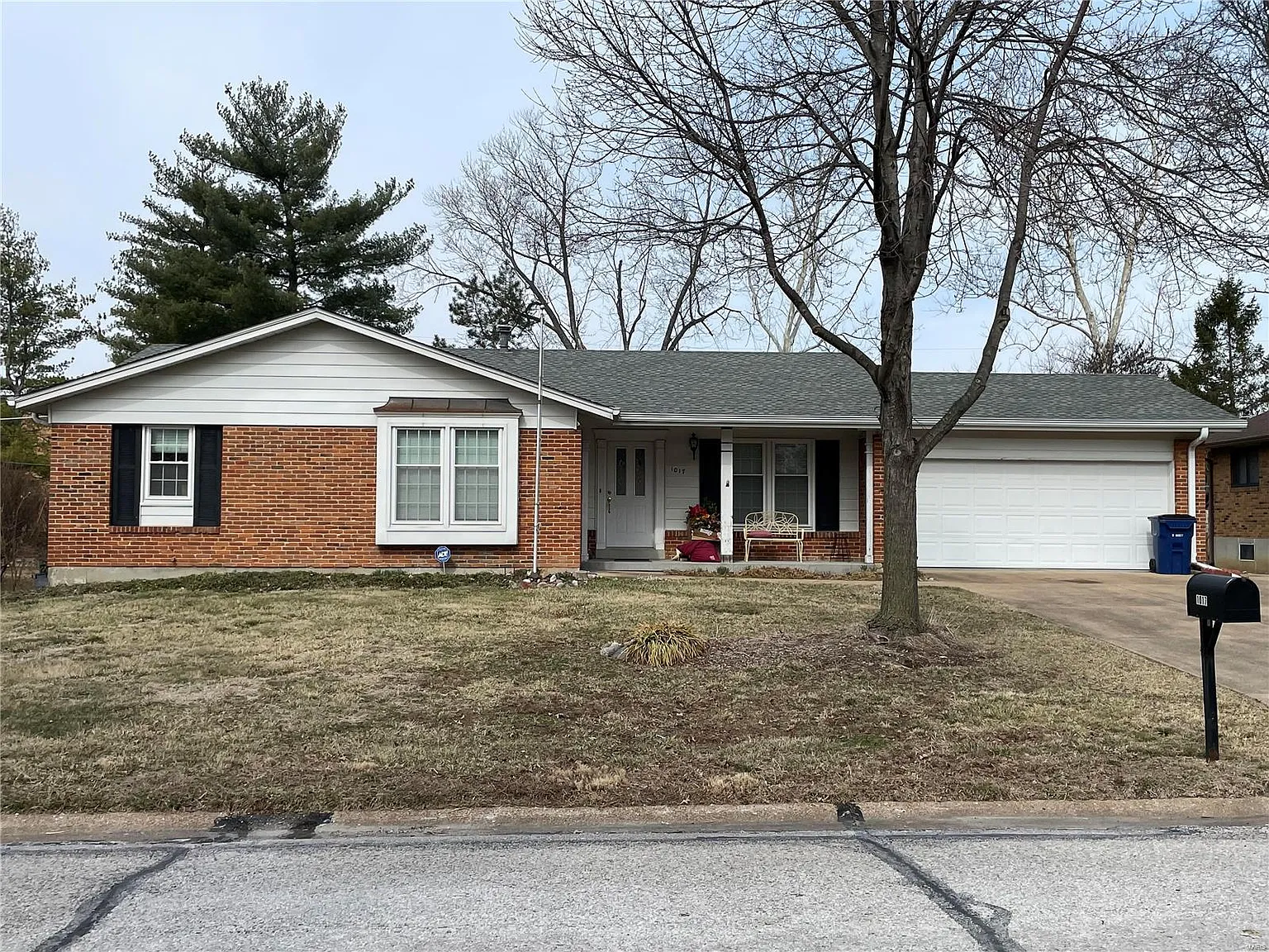 1017 Bridgeport Dr photo 1