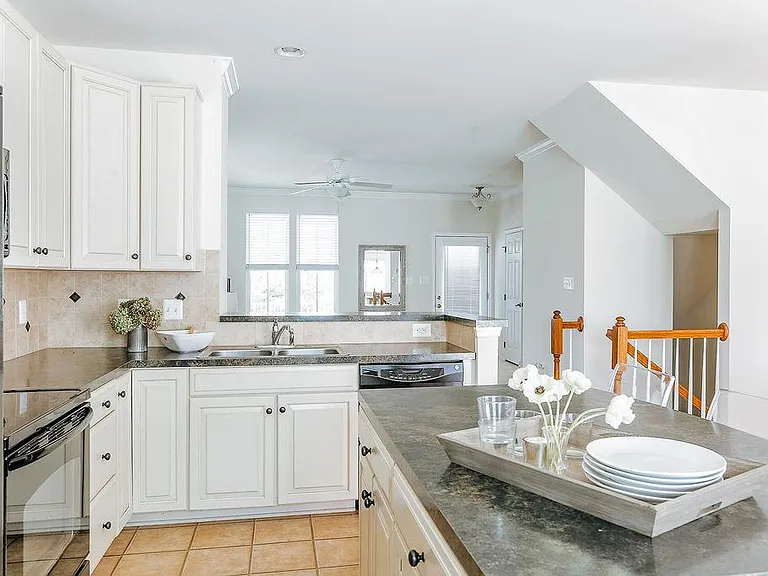 1471 Wickham Pond Dr — Photo 6