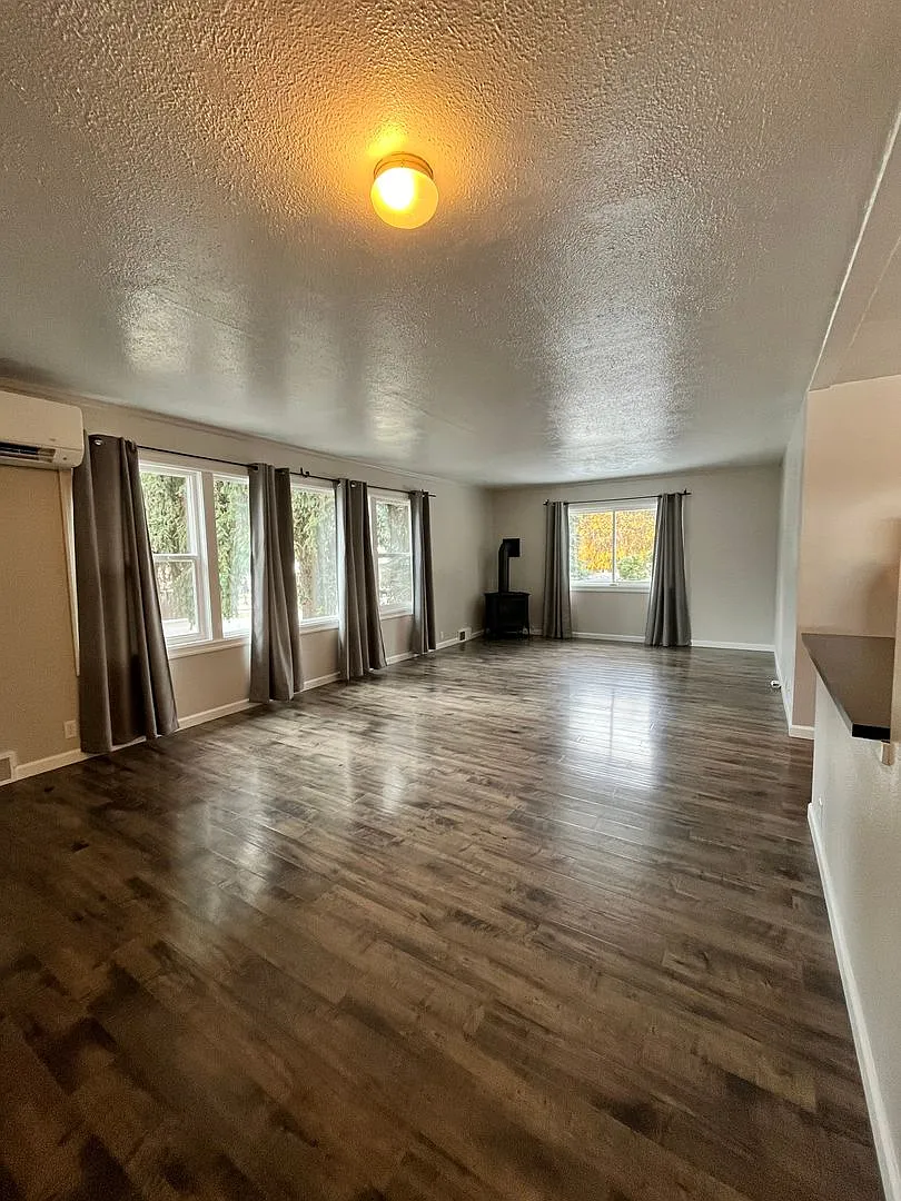 Remodeled duplex located in Silverton, Idaho. — Photo 2