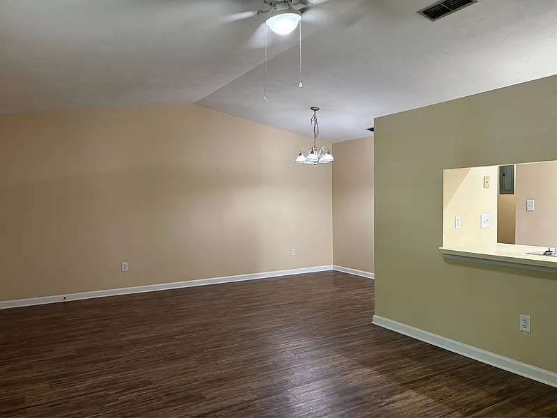 2 bed, 2.0 bath, 1030 sqft, $1,275 — Photo 2