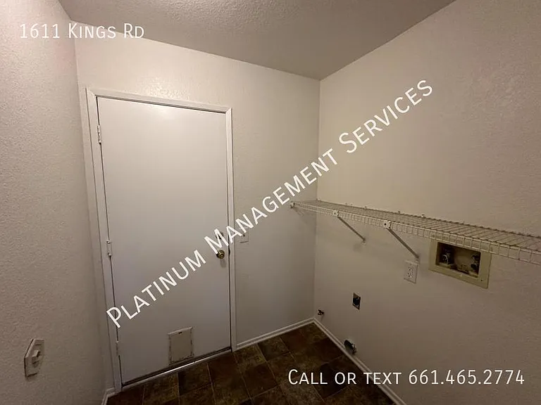 1611 Kings Rd — Photo 18