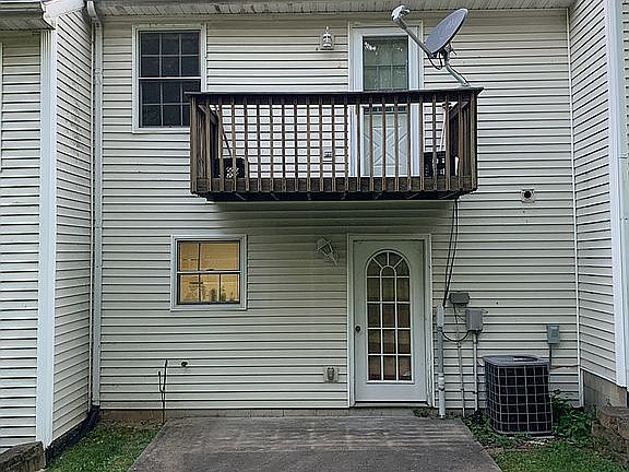 2nd image of 2147 Buckingham Sq
