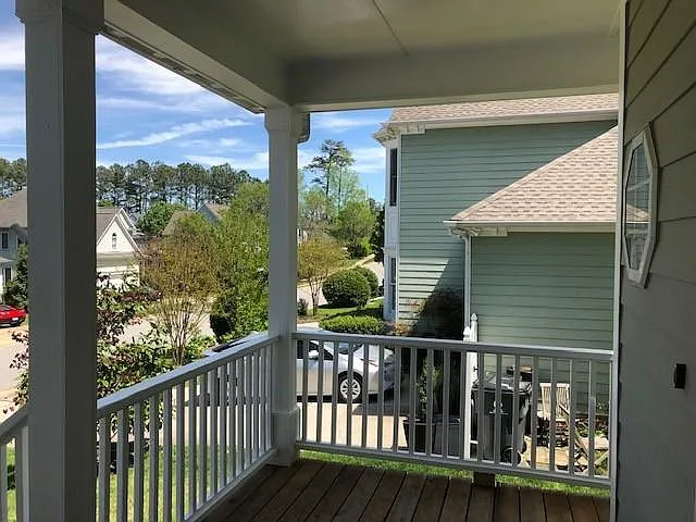 208 Abbey Oak Ln — Photo 3