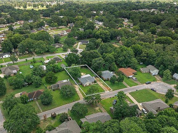 4th image of 211 Azalea Dr