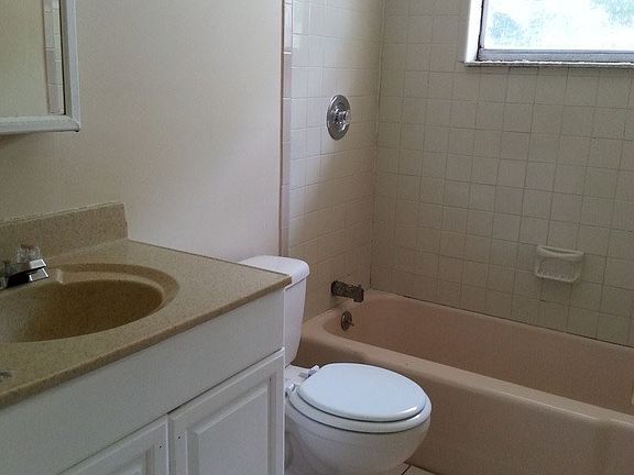 3rd image of 6343 Sunshine St