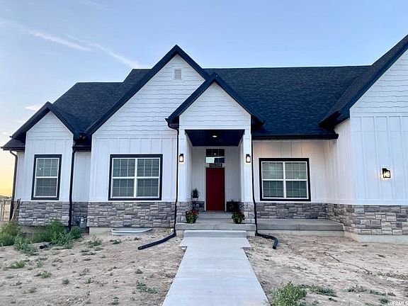 2nd image of 133 N Paige Ln