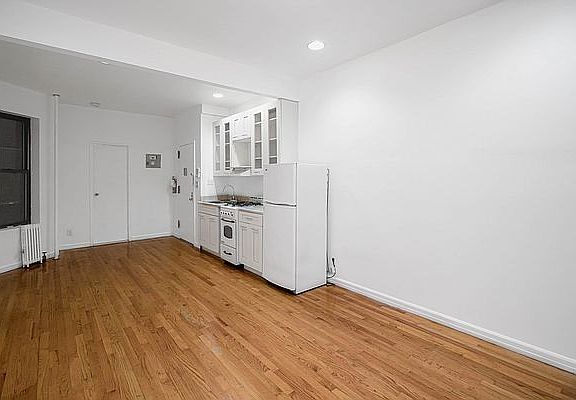 2nd image of 436 W 49th St APT 3RW
