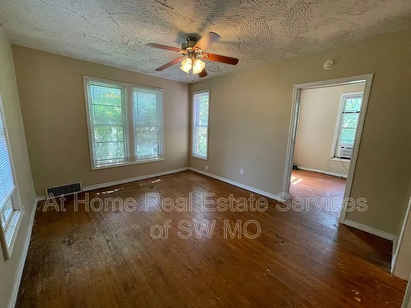 Studio, 1.0 bath, $580 — Photo 2