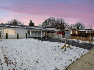 17 Avening Dr, Toronto, ON M9V 1Y2