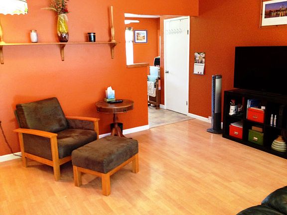 4th image of 583 Warrington Ave