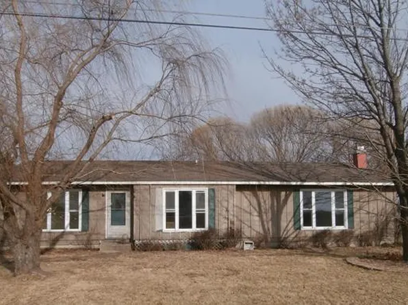 104 E State St, Teutopolis, IL 62467