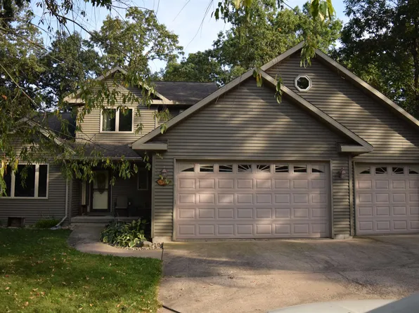 799 Woodland Cir, Waupaca, WI 54981