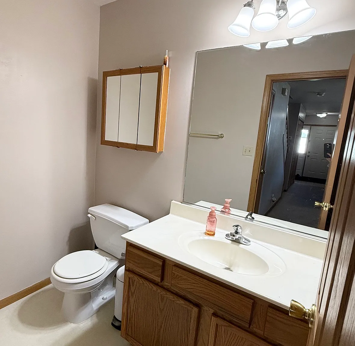 3 bed, 2100 sqft, $1,850 — Photo 4