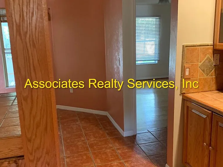 10335 NW 13th Ln — Photo 7