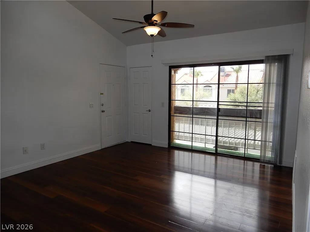 2 bed, 2.0 bath, 920 sqft, $1,450 — Photo 3