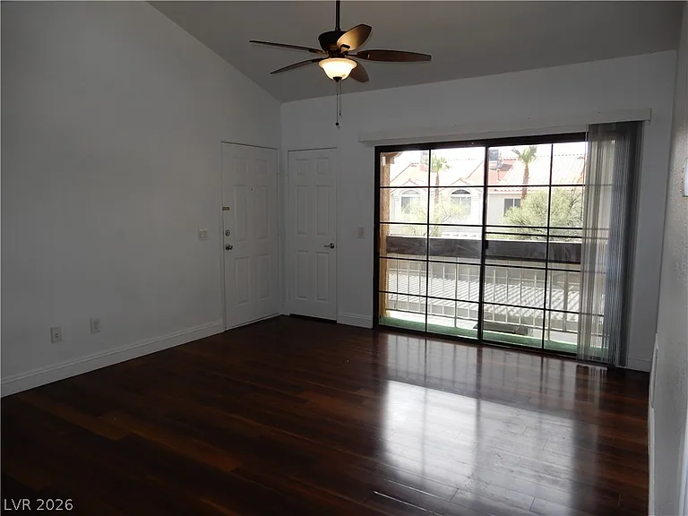 5122 S Jones Blvd #201 — Photo 3