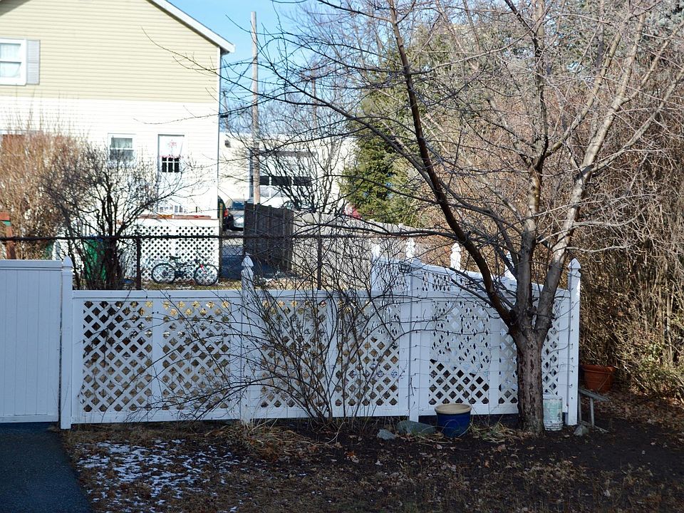 2nd image of 140 Bonner Ave