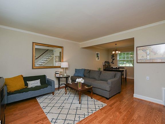 4th image of 100 6e Lewis Dr