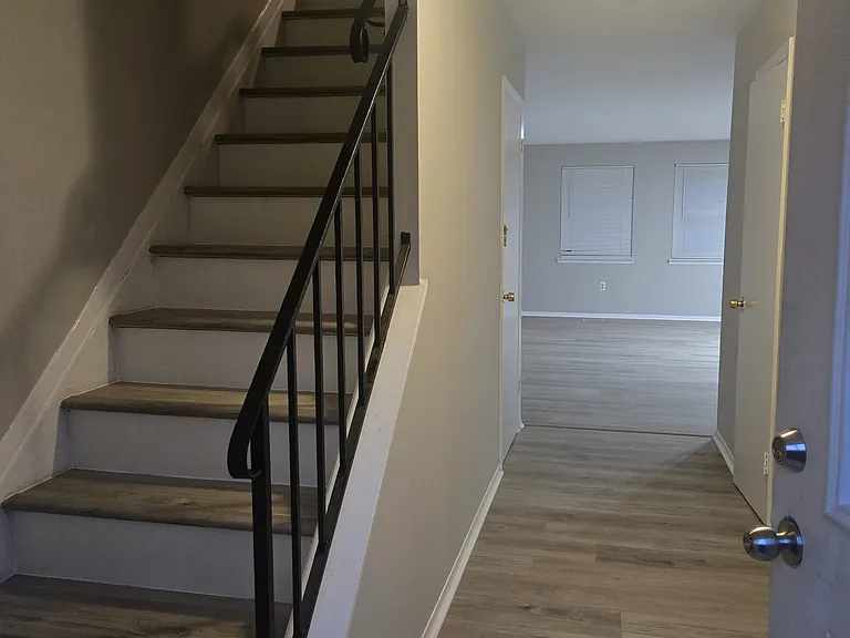 1 Golden Hill Ct — Photo 6