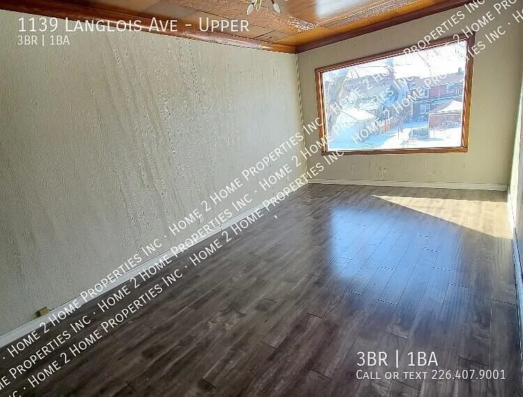 Large Upper three-bedroom unit in Walkerville — Photo 4