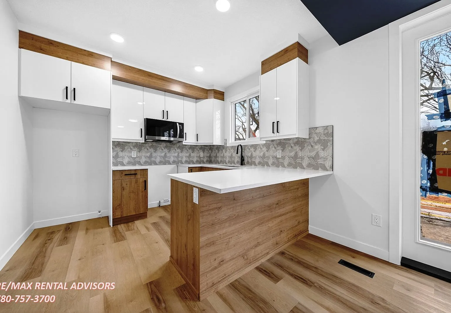UPPER 12423 112 Avenue Northwest — Photo 4