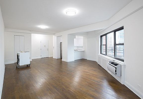 3rd image of 153 E 57th St #17