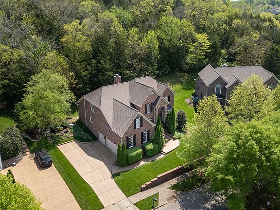 2nd image of 453 Beauchamp Cir