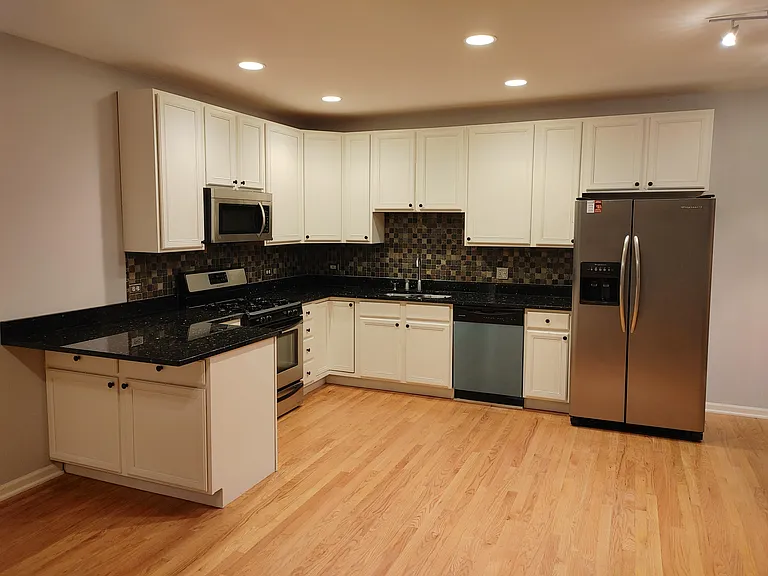 1102 N Marshfield Ave #1W — Photo 2