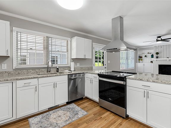 5th image of 1807 College Ave